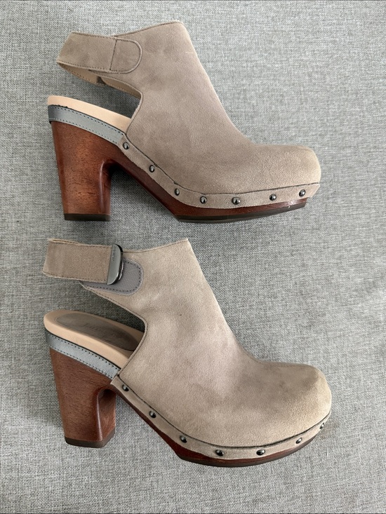 Jambu Shoes - Jambu Colette Leather Platform Clog Booties Gray Taupe Wood Heel
NWOT